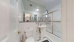 Apartment Hell's Kitchen - Bathroom