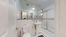 Apartment Hell's Kitchen - Bathroom