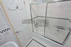 Apartment Hell's Kitchen - Bathroom