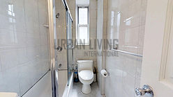 Apartment Theatre District - Bathroom