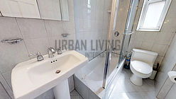 Apartment Theatre District - Bathroom