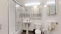 Apartment Hell's Kitchen - Bathroom