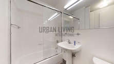 Apartment Hell's Kitchen - Bathroom