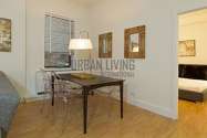 Apartment Midtown West - Living room