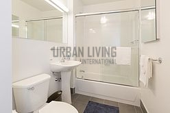 Apartment Hell's Kitchen - Bathroom