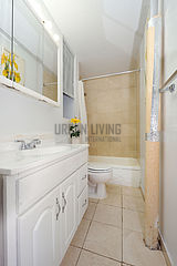 Apartment Hell's Kitchen - Bathroom