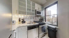 Apartment Midtown East - Kitchen