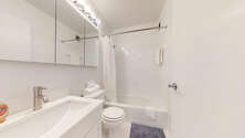 Apartment Theatre District - Bathroom