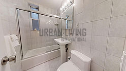 Apartment Theatre District - Bathroom