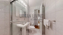Apartment Theatre District - Bathroom