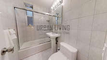 Apartment Theatre District - Bathroom