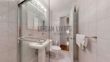 Apartment Theatre District - Bathroom