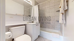 Apartment Theatre District - Bathroom