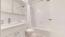 Apartment Theatre District - Bathroom