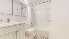 Apartment Theatre District - Bathroom
