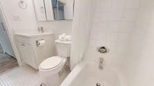 Apartment Theatre District - Bathroom