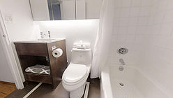 Apartment Theatre District - Bathroom