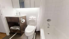 Apartment Theatre District - Bathroom