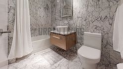Modern residence Financial District - Bathroom
