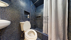 Apartment East Harlem - Bathroom