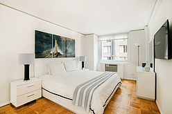 Apartment Theatre District - Bedroom 