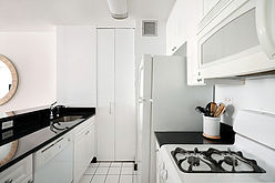 Apartment Theatre District - Kitchen