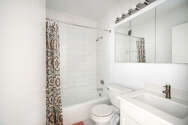 Apartment Theatre District - Bathroom
