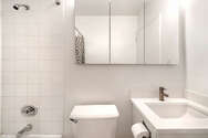 Apartment Theatre District - Bathroom