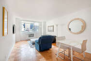 Apartment Theatre District - Living room