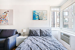 Apartment Theatre District - Living room