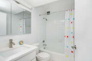 Apartment Theatre District - Bathroom