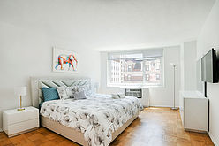 Apartment Theatre District - Bedroom 2