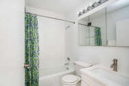 Apartment Theatre District - Bathroom