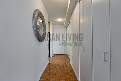 Apartment Theatre District - Living room