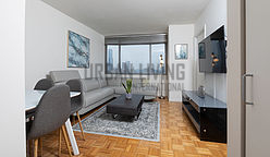 Apartment Theatre District - Living room