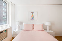 Apartment Theatre District - Bedroom 