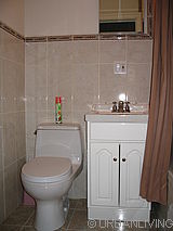 House Clinton Hill - Bathroom