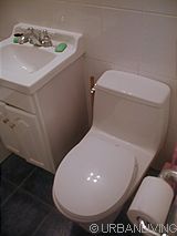 House Clinton Hill - Bathroom