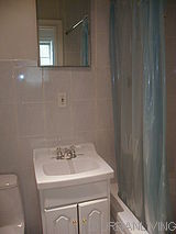 House Clinton Hill - Bathroom