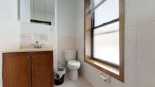 Apartment Fashion District - Bathroom