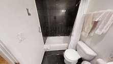 House Sutton - Bathroom