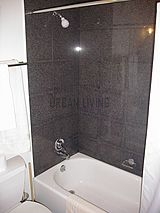 House Sutton - Bathroom