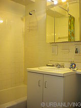 Apartment Yorkville - Bathroom