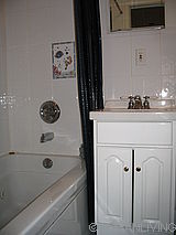 House Clinton Hill - Bathroom