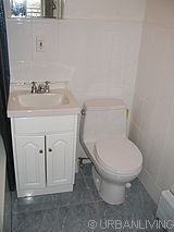 House Clinton Hill - Bathroom