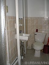 Apartment Theatre District - Bathroom