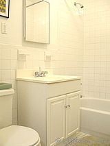 House Hamilton Heights - Bathroom