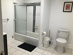 Apartment Fashion District - Bathroom