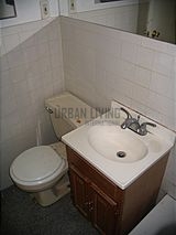 Apartment Theatre District - Bathroom