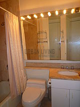 Apartment Theatre District - Bathroom